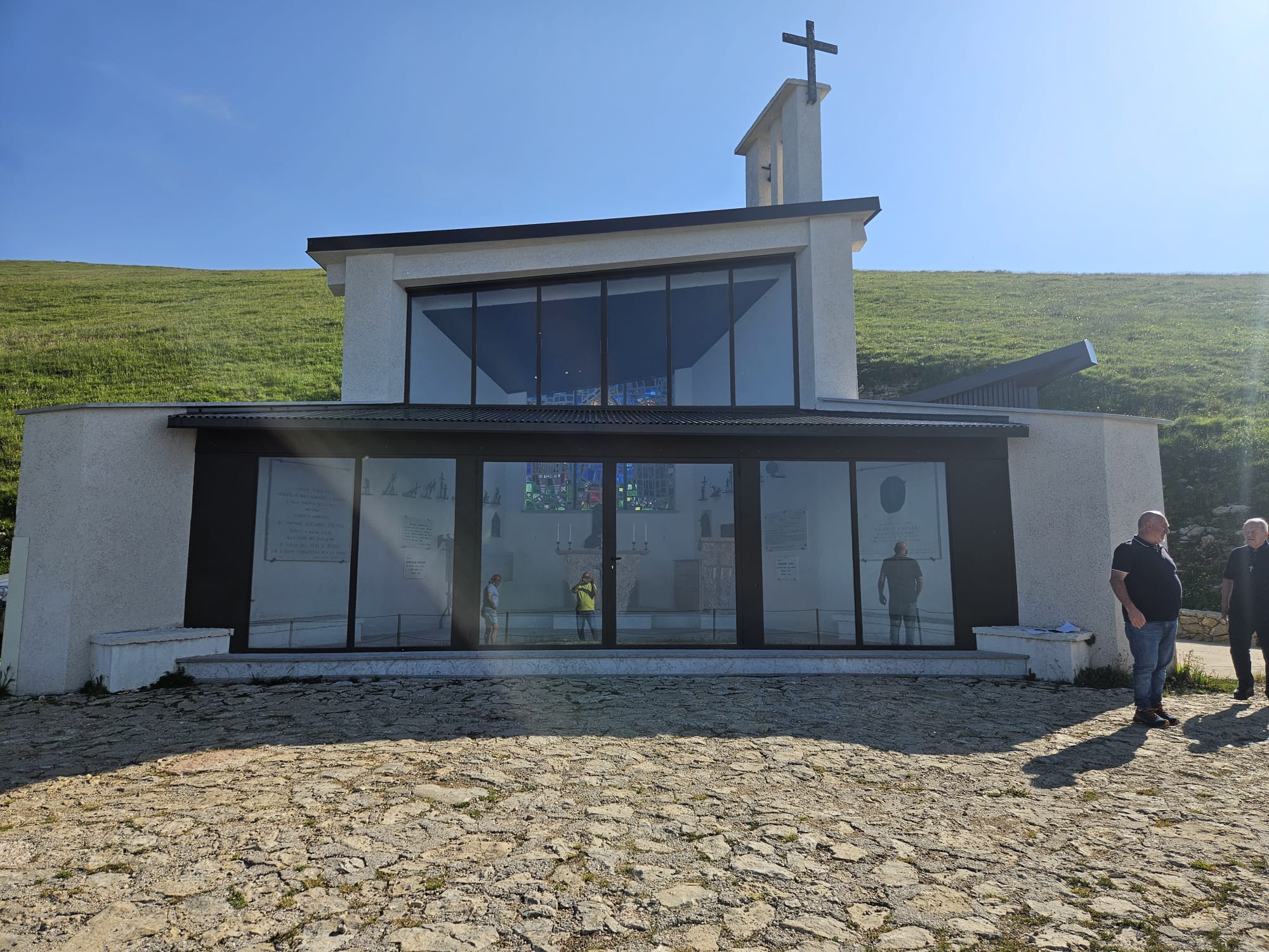 Gli alpini di Verona riaprono il Sacrario di Costabella sul monte Baldo